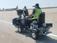 98Dwie maszyny do rozpylania linii